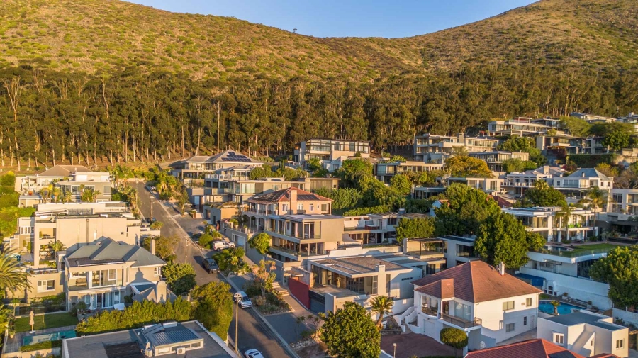 5 Bedroom Property for Sale in Fresnaye Western Cape